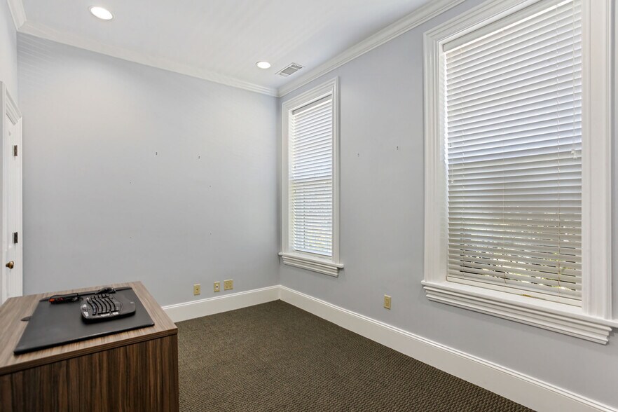 More Photos Of 1719 Abercorn St, Savannah Office Residential For Sale