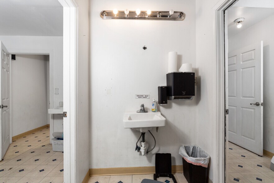 More Photos Of 702 Wilmer Ave, Anniston Office For Sale