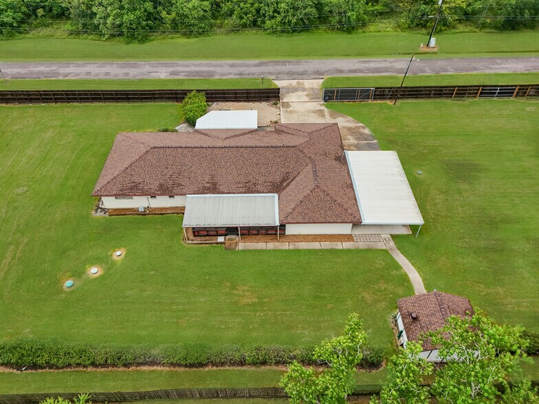 More Photos Of 7315 Pine St, Manvel Industrial For Sale