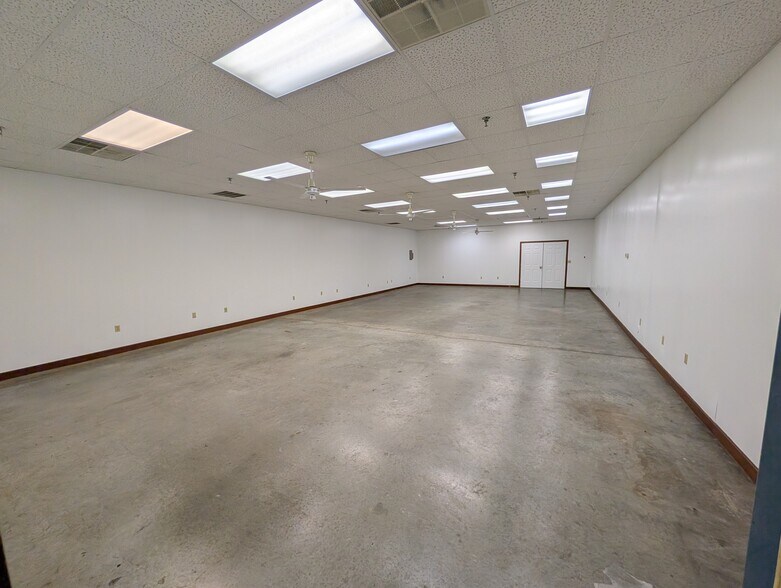 More Photos Of 1400 Montgomery, South Hill Warehouse For Lease