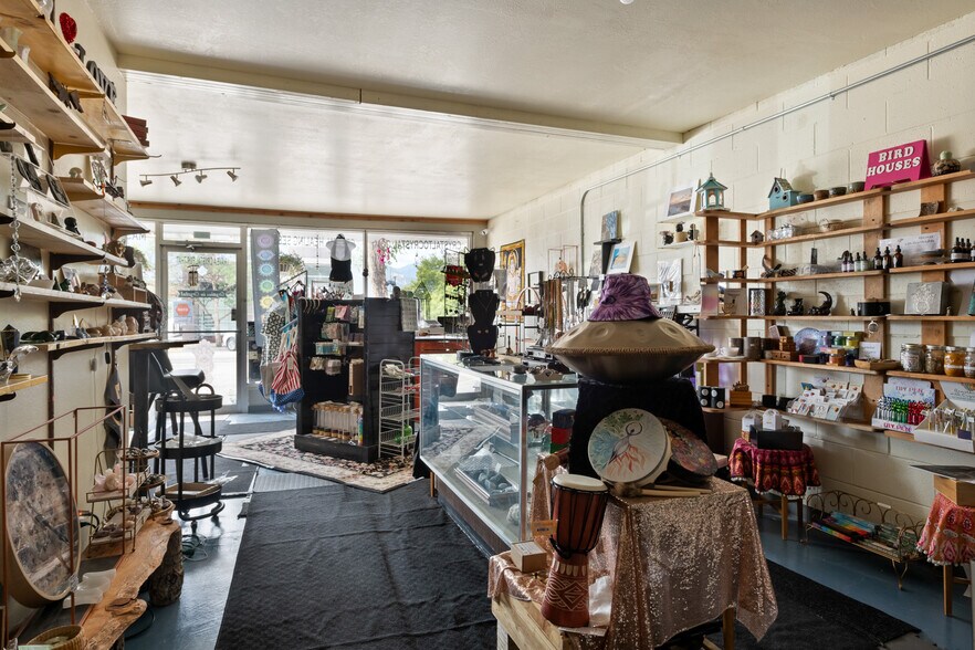 More Photos Of 108 Main St, Stevensville General Retail For Sale