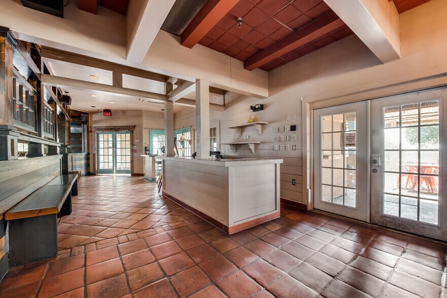 More Photos Of 5812 N Interstate 35, Denton Restaurant For Sale