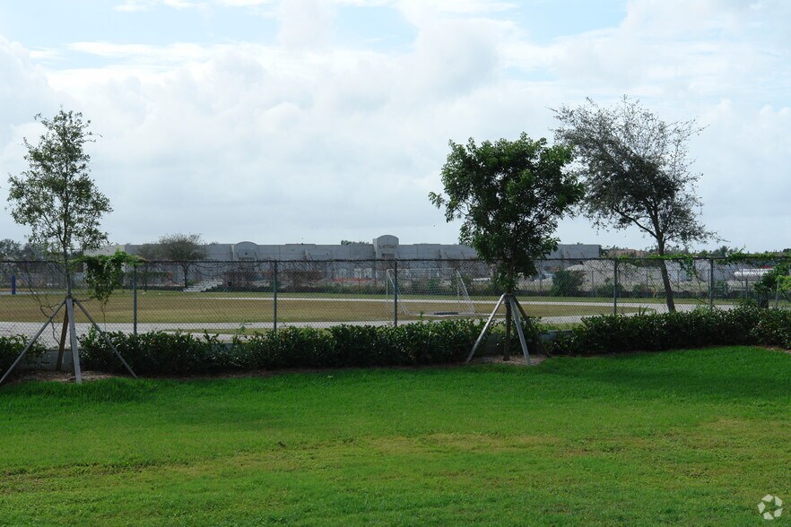 More Photos Of 10412 W State Road 84, Fort Lauderdale Warehouse For Lease