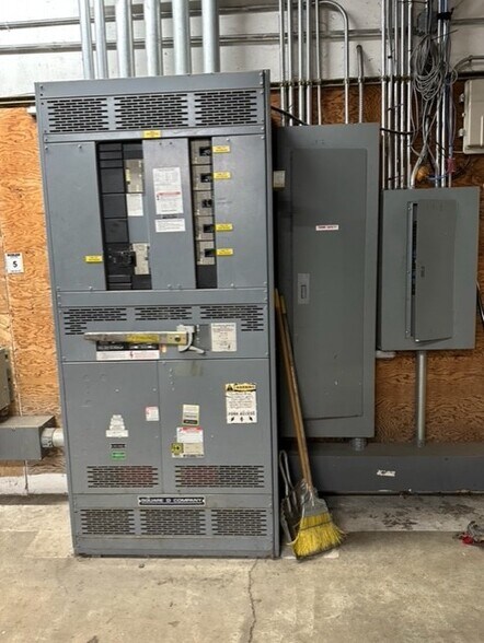 More Photos Of 5805 Murvihill Rd, Valparaiso Distribution For Sale