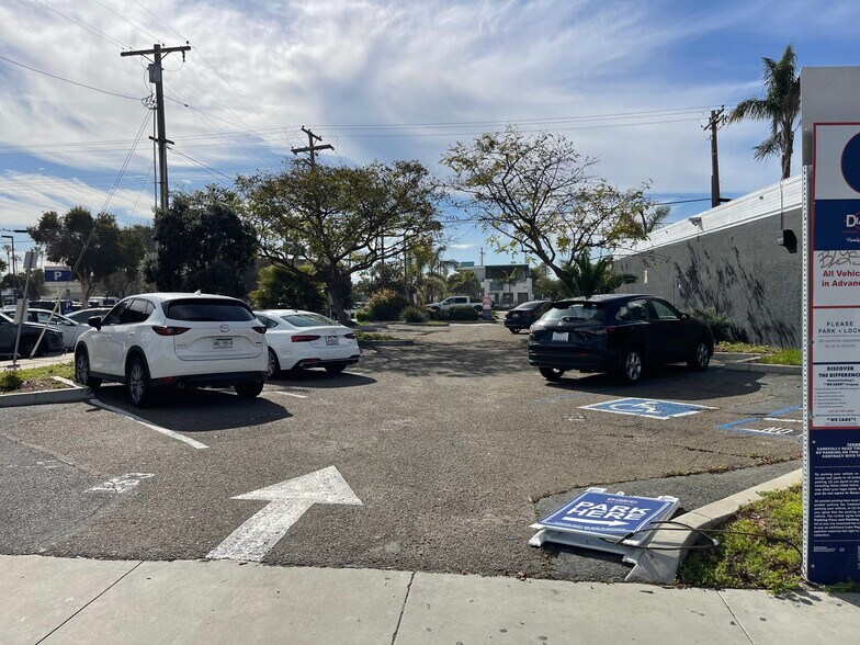 More Photos Of 875 Garnet Ave, San Diego Storefront Retail Office For Lease