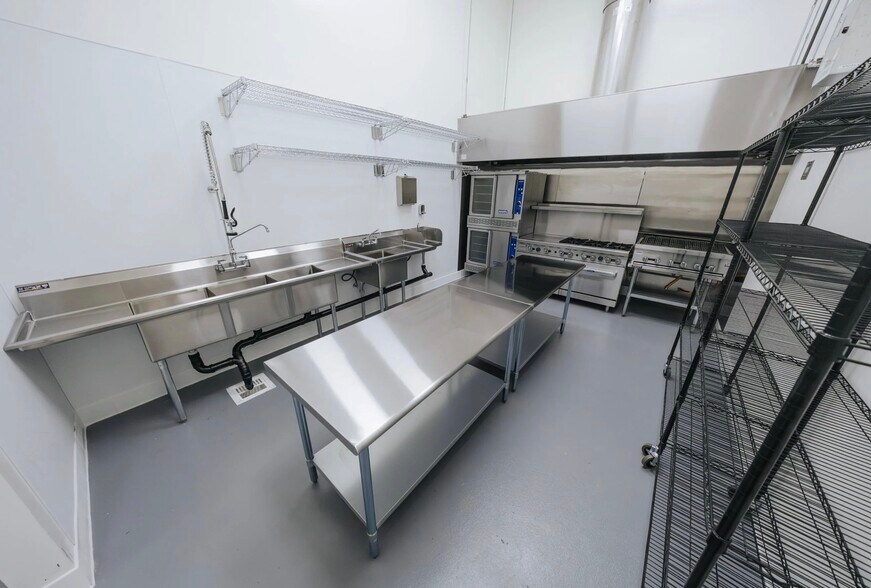 Primary Photo Of 17290 Newhope St, Fountain Valley Food Processing For Lease