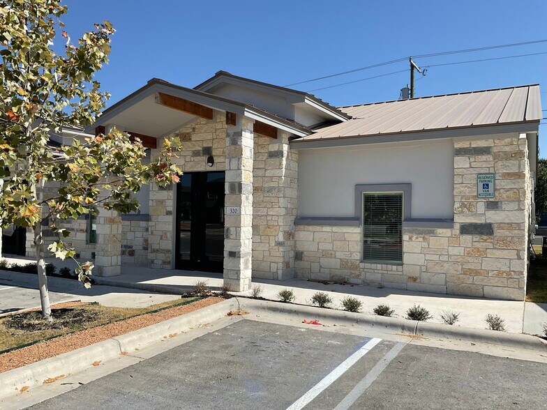 More Photos Of 2200 N AW Grimes, Round Rock Medical For Lease