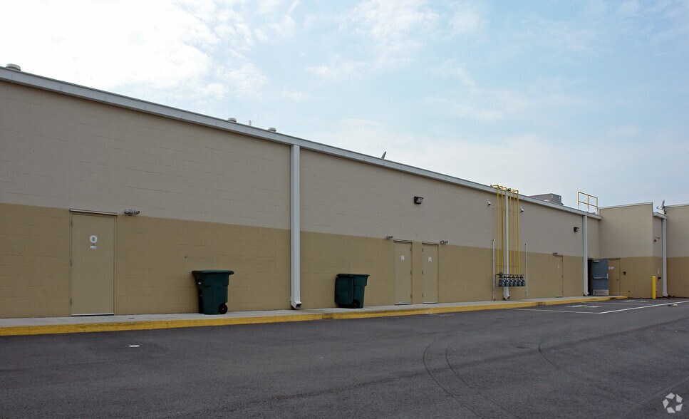 More Photos Of 660 S Pierce St, Eden General Retail For Lease