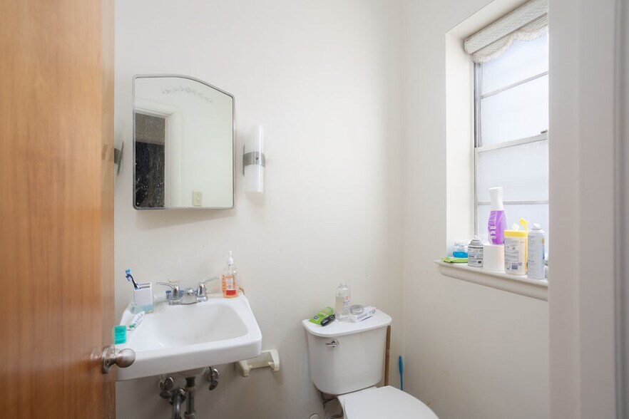 More Photos Of 121 S Pavilion Ave, Riverside Storefront Retail Residential For Sale