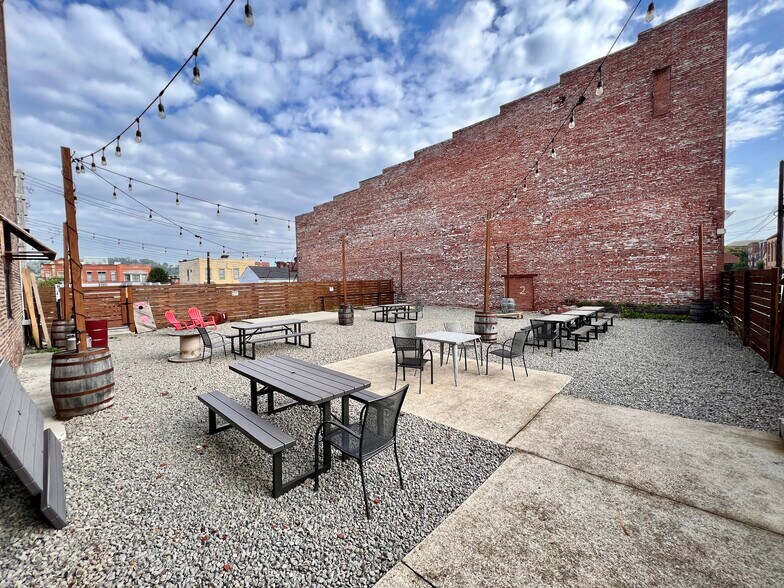 More Photos Of 205 E 9th Ave, Homestead Bar For Lease