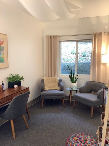 More Photos Of 511-517 Petaluma Ave, Sebastopol Medical For Lease
