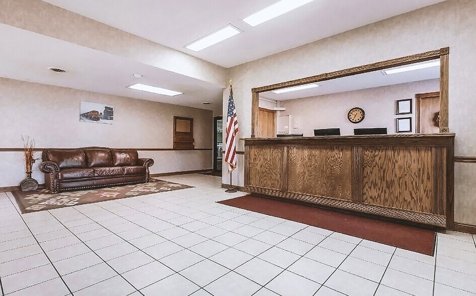 More Photos Of 612 W B St, McCook Hotel For Sale