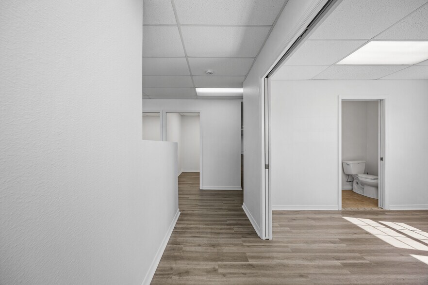 More Photos Of 128 Tomahawk Dr, Indian Harbour Beach Warehouse For Sale