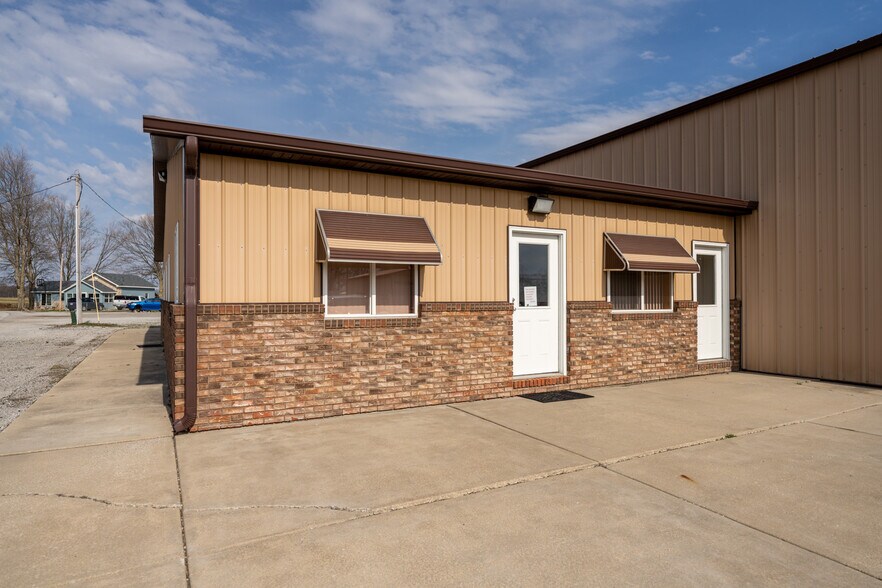 More Photos Of 447 N Old State Road 2, Valparaiso Warehouse For Lease