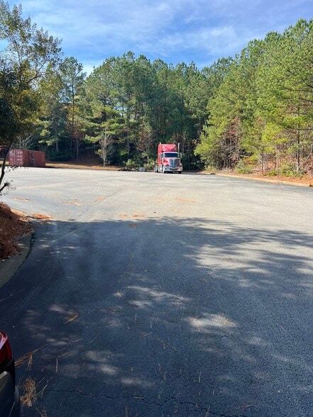 More Photos Of 4907 Golden Pky, Buford Warehouse For Lease