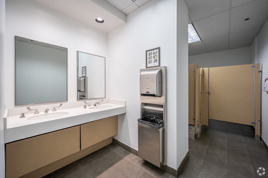 More Photos Of 14405 Walters Rd, Houston Office For Lease