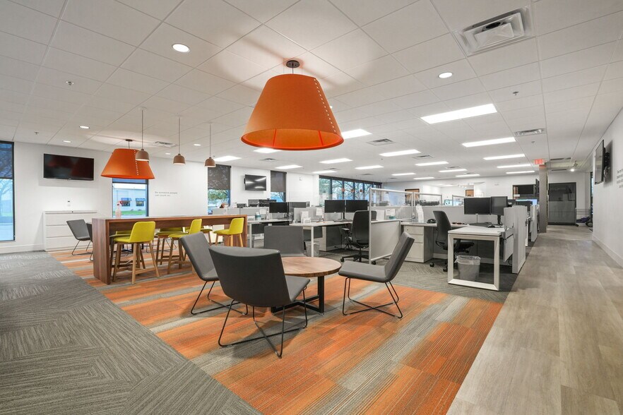 More Photos Of 201 Outerbelt St, Columbus Office For Sale