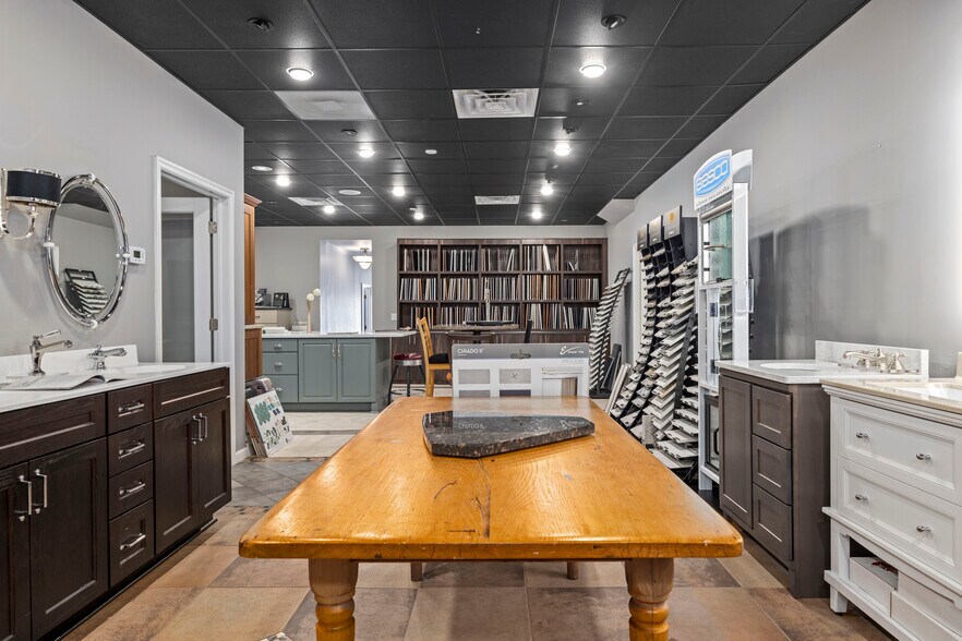 More Photos Of 1930 Deyerle Ave, Harrisonburg Freestanding For Sale