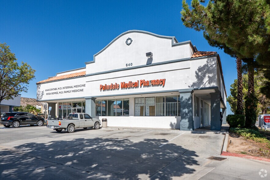 More Photos Of 520-540 W Palmdale Blvd, Palmdale Storefront For Lease