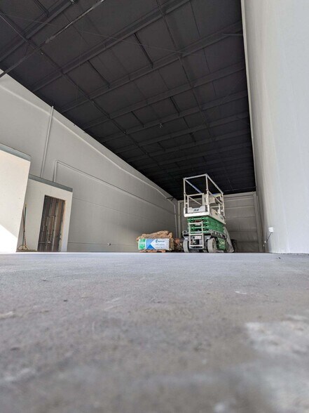 More Photos Of 400 Sterling Plaza Dr, Ponte Vedra Warehouse For Lease