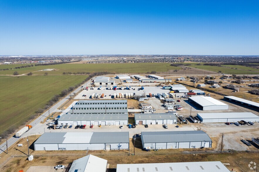 More Photos Of 2617 W Blue Mound Rd, Haslet Warehouse For Lease