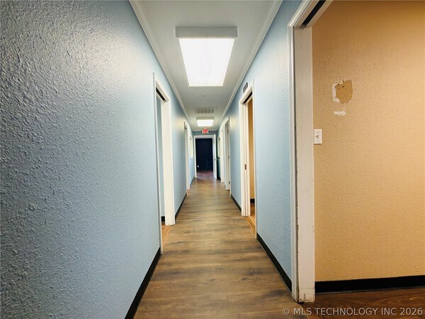 More Photos Of 1002 E Cherry St, Cushing Medical For Sale