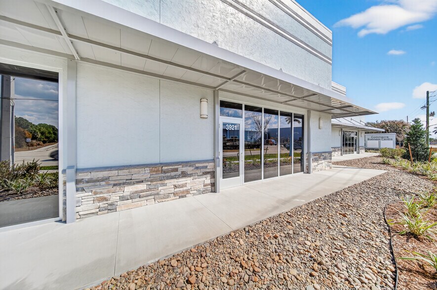 More Photos Of 3931 SE Commerce Ave, Stuart Warehouse For Lease