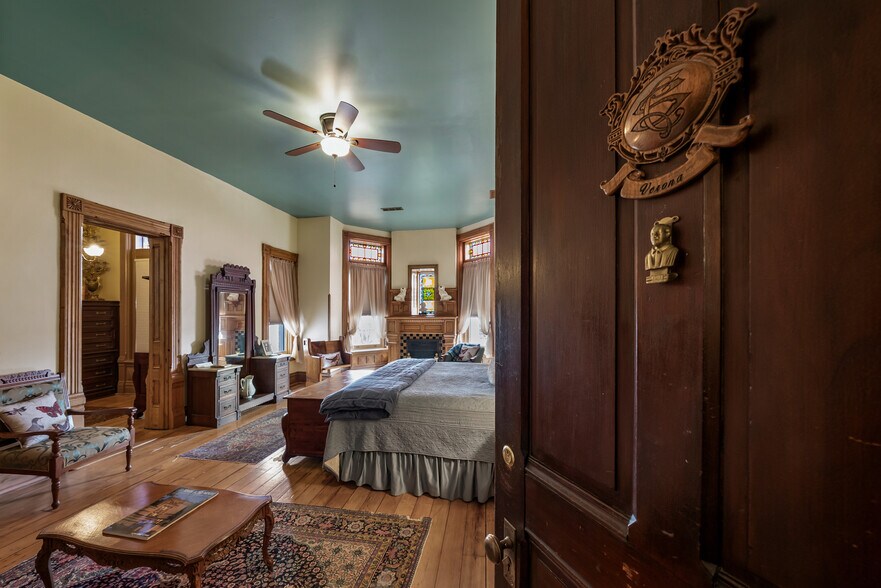 More Photos Of 809 Hall St, Saint Joseph Hospitality For Sale