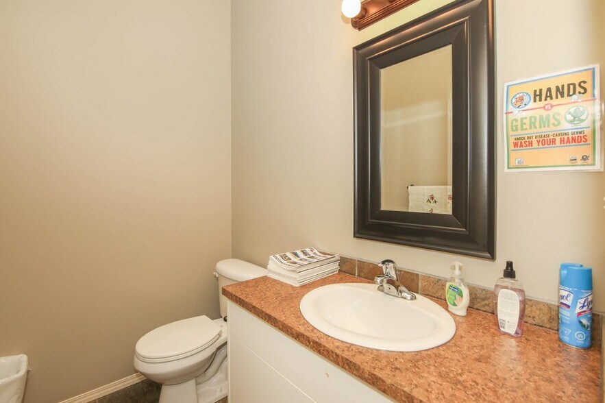 More Photos Of 5209 49A Ave, Bentley Office For Sale