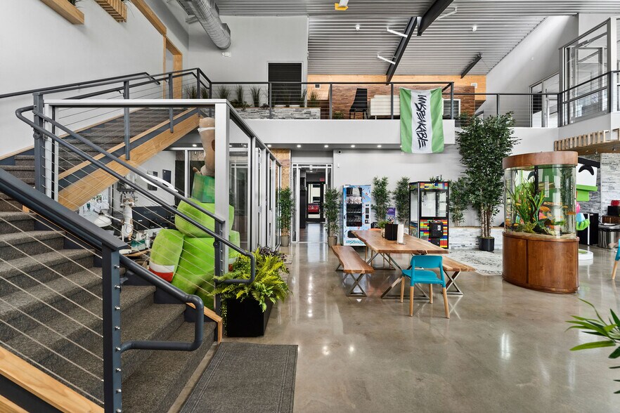 More Photos Of 1330 Rayford Park Rd, Spring Loft Creative Space For Lease