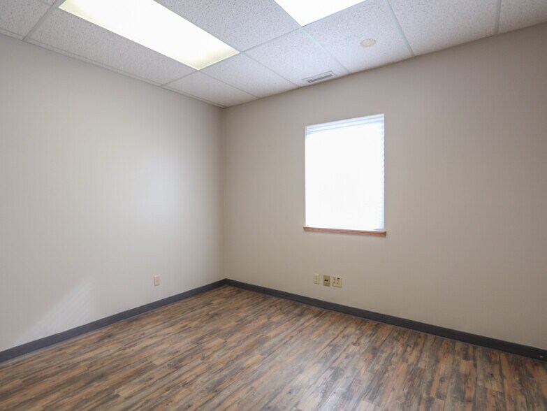 More Photos Of 5003 47 st, Stettler Office For Lease