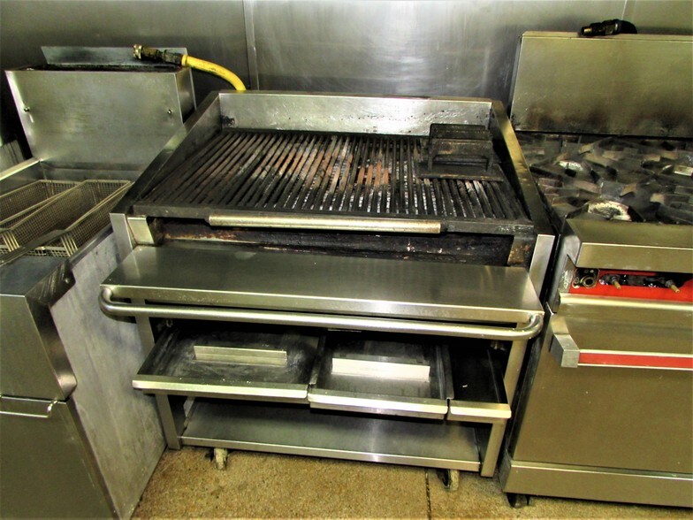 More Photos Of 6931 Gravois Ave, Saint Louis Restaurant For Lease