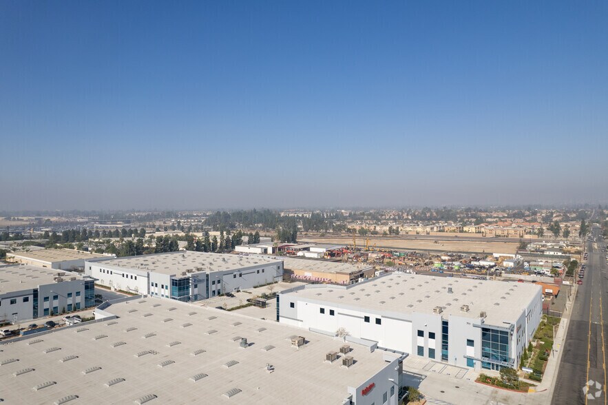 More Photos Of 711 S Van Buren St, Placentia Warehouse For Lease