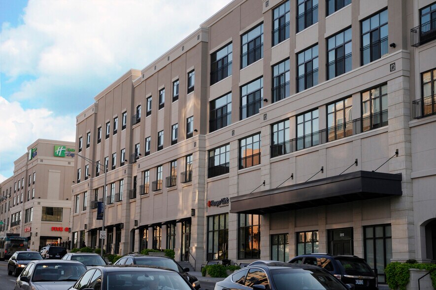 More Photos Of 3900-3928 Rainbow Blvd, Kansas City Medical For Lease