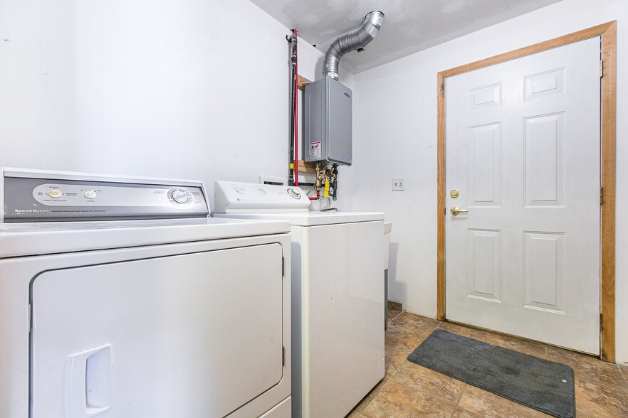 More Photos Of 14877 Hwy 20, East Dubuque Restaurant For Sale