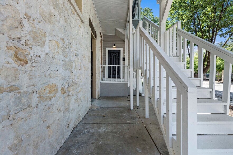 More Photos Of 2024 S Flores St, San Antonio Storefront Retail Residential For Sale