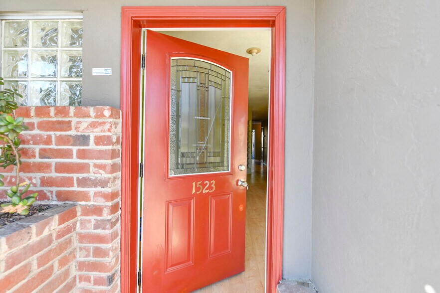 More Photos Of 1519 Main St, Napa Storefront Retail Residential For Sale