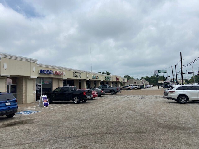 More Photos Of 724-730 E Villa Maria Rd, Bryan Storefront For Lease