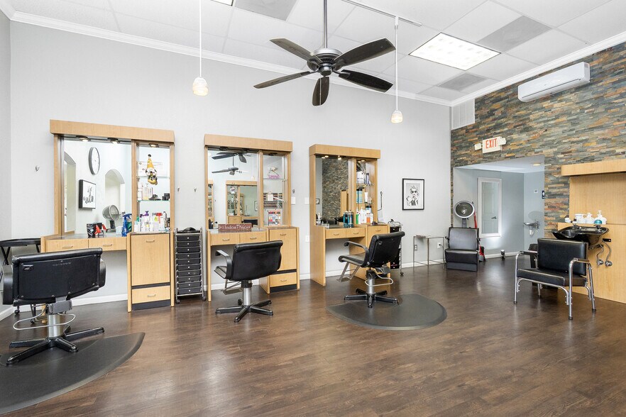 More Photos Of 20020 Veterans Blvd, Port Charlotte Office For Sale