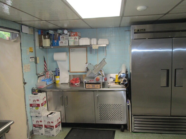 More Photos Of 147 Avenel St, Avenel Bar For Sale
