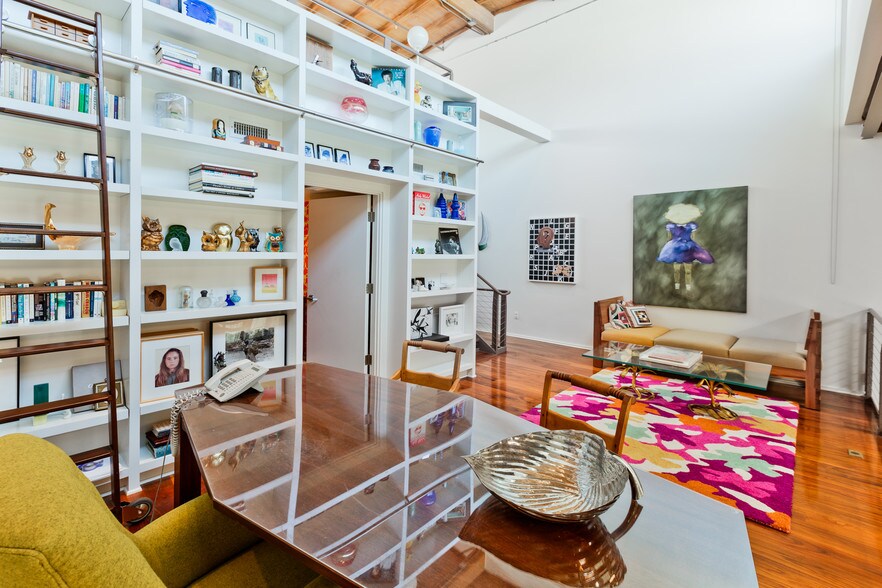 More Photos Of 2100 Abbot Kinney Blvd, Venice Office For Lease