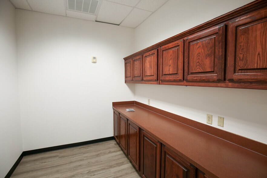 More Photos Of 9250 Pasadena, Frisco Medical For Lease