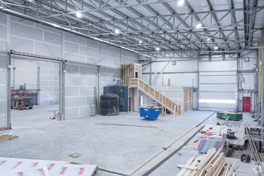 More Photos Of 233193 Range Road 283, Calgary Manufacturing For Lease
