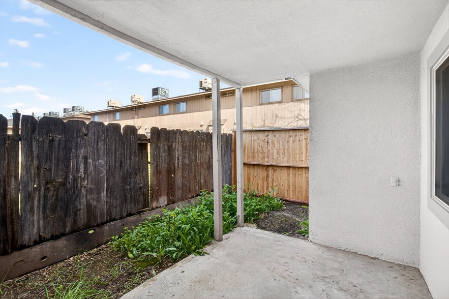 More Photos Of 1976 Edwards Ave, Merced Apartments For Sale