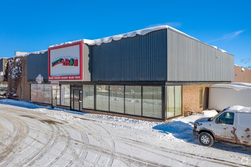 More Photos Of 795 Boul Curé-Labelle, Laval General Retail For Sale