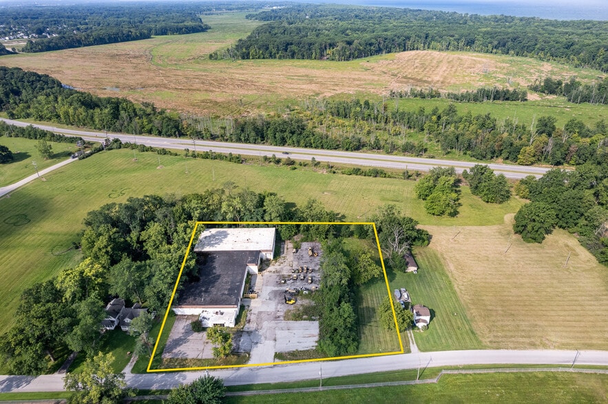 More Photos Of 60 Williams St, Grand River Warehouse For Sale