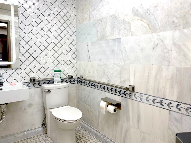 More Photos Of 9430 Turkey Lake Rd, Orlando Office For Sale