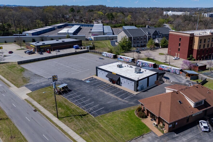 More Photos Of 3248 Blackwood Dr, Nashville Bar For Sale