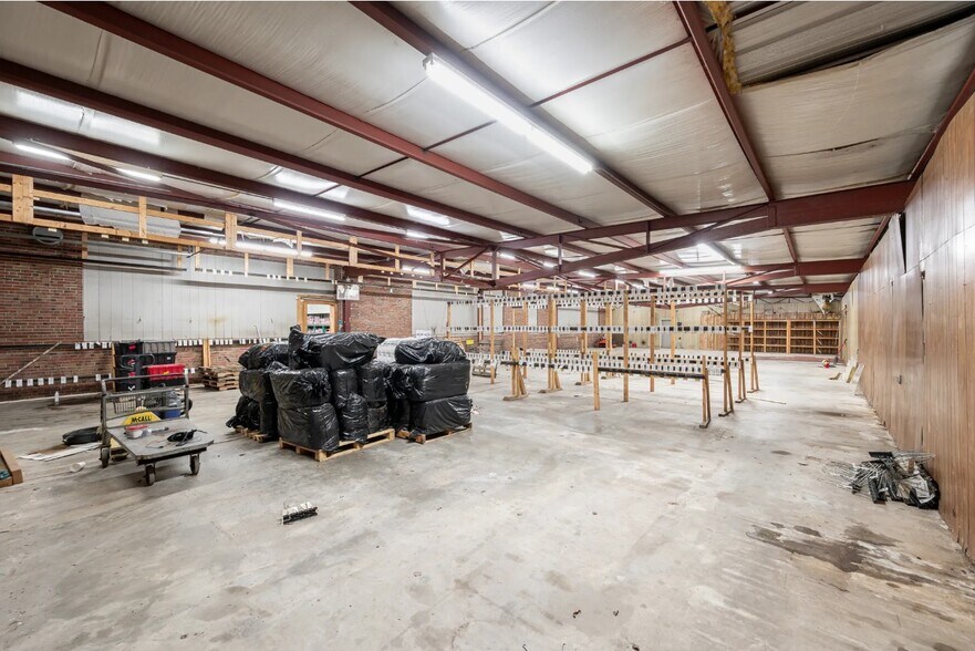More Photos Of 111 N School St, Greensboro Warehouse For Lease