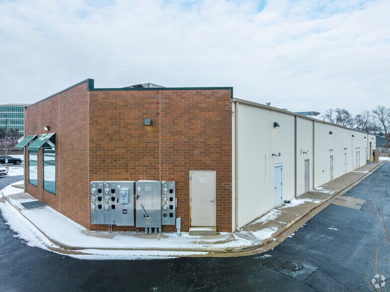 More Photos Of 2600 W Ogden Ave, Downers Grove Unknown For Lease